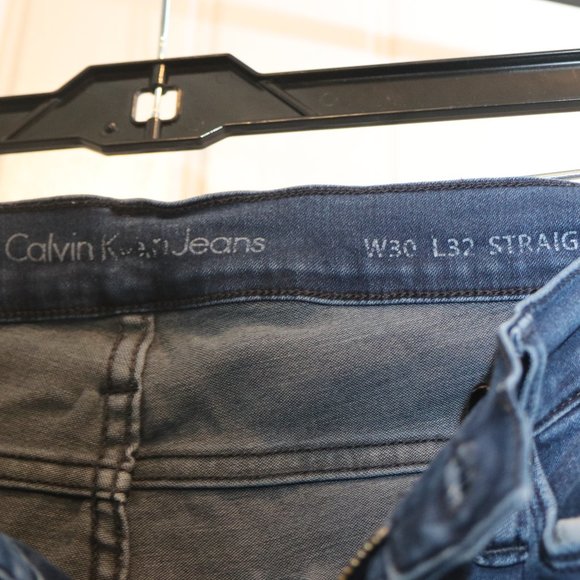 Women's Calvin Klein Jeans Straight Leg - Picture 3 of 5